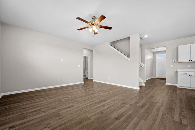 9039 Copenhagen Dr, Murfreesboro, TN 37129