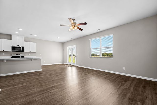 9039 Copenhagen Dr, Murfreesboro, TN 37129