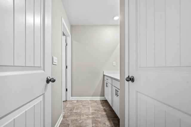 9039 Copenhagen Dr, Murfreesboro, TN 37129