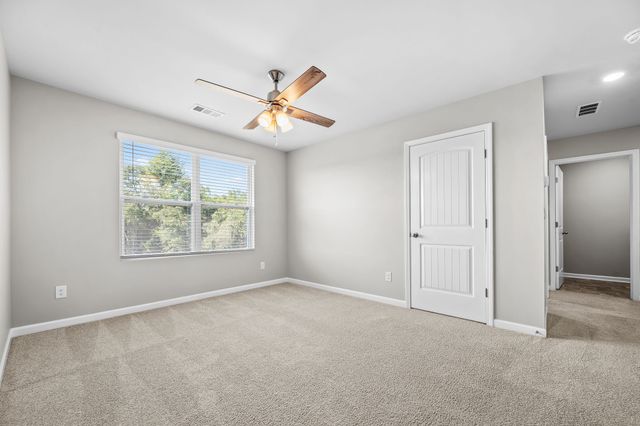 9039 Copenhagen Dr, Murfreesboro, TN 37129