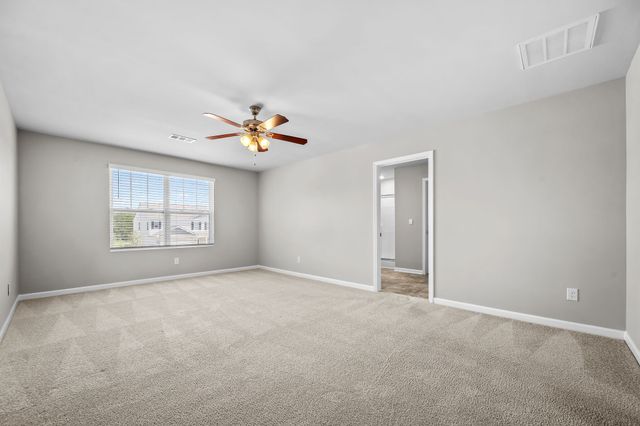 9039 Copenhagen Dr, Murfreesboro, TN 37129