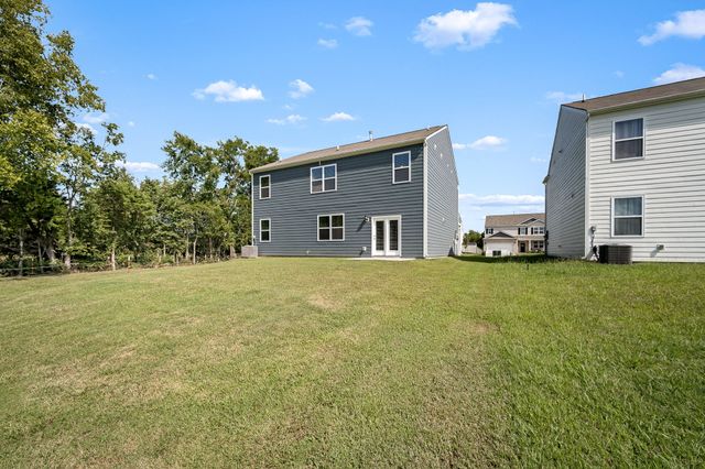 9039 Copenhagen Dr, Murfreesboro, TN 37129