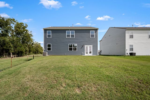 9039 Copenhagen Dr, Murfreesboro, TN 37129