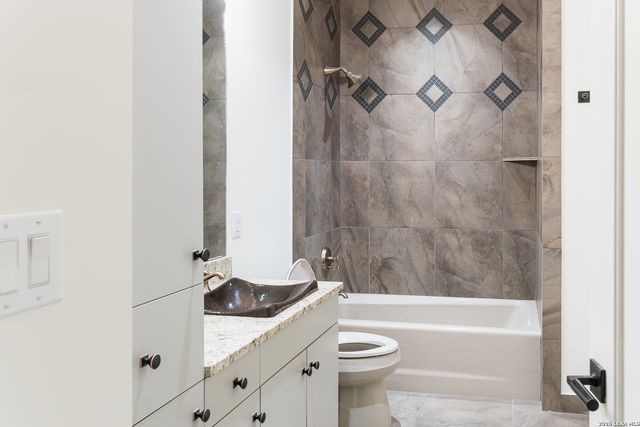 215 Annie UNIT E, San Antonio, TX 78212