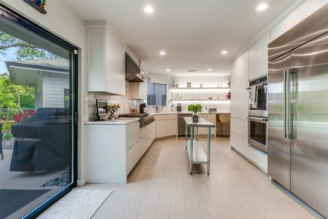 6618 Coolglen Drive, Dallas, TX 75248