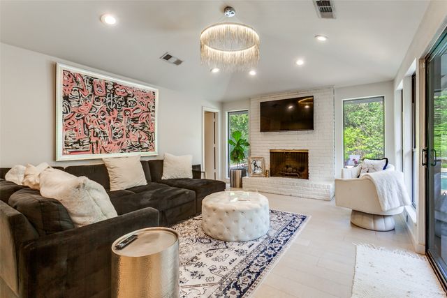 6618 Coolglen Drive, Dallas, TX 75248