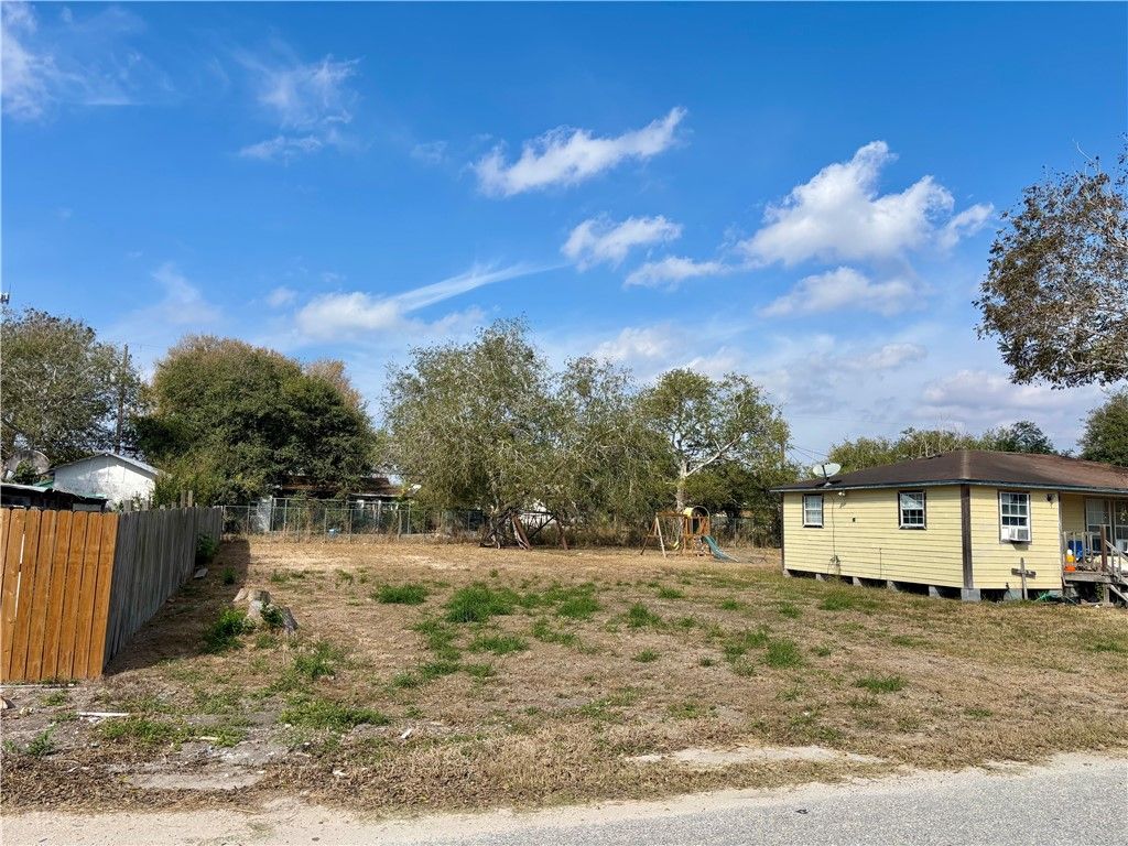 0 King St, Mathis, TX 78368