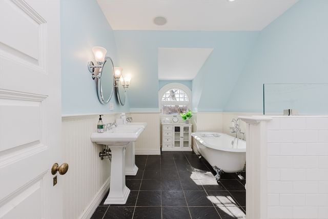 159 Washington St 4, Newton, MA 02458