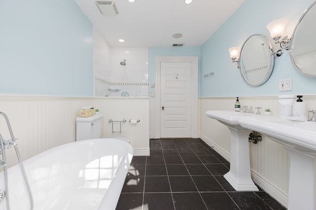 159 Washington St 4, Newton, MA 02458