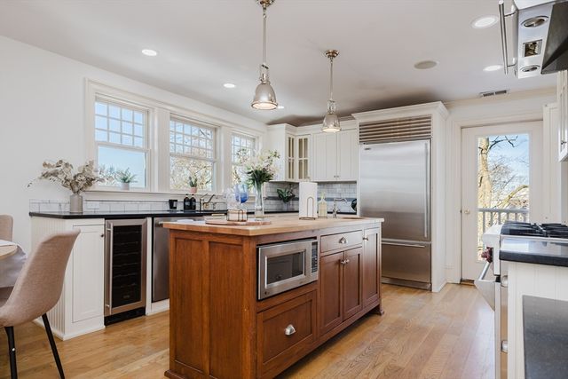 159 Washington St 4, Newton, MA 02458