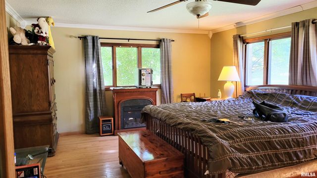 3898 COUNTRY CLUB Road, Carbondale, IL 62901