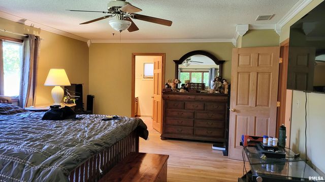 3898 COUNTRY CLUB Road, Carbondale, IL 62901