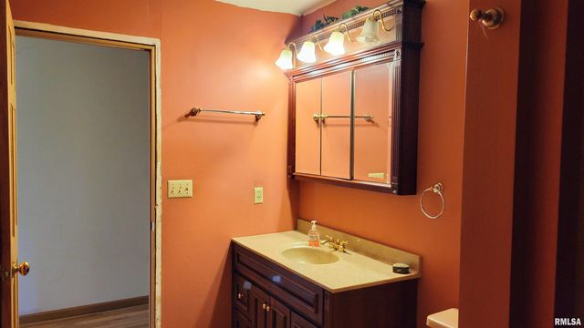 3898 COUNTRY CLUB Road, Carbondale, IL 62901