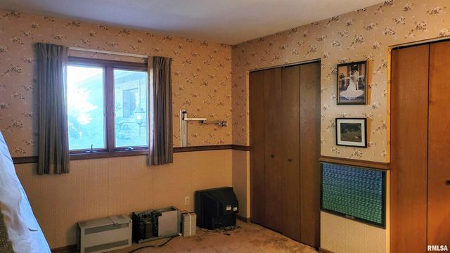 3898 COUNTRY CLUB Road, Carbondale, IL 62901