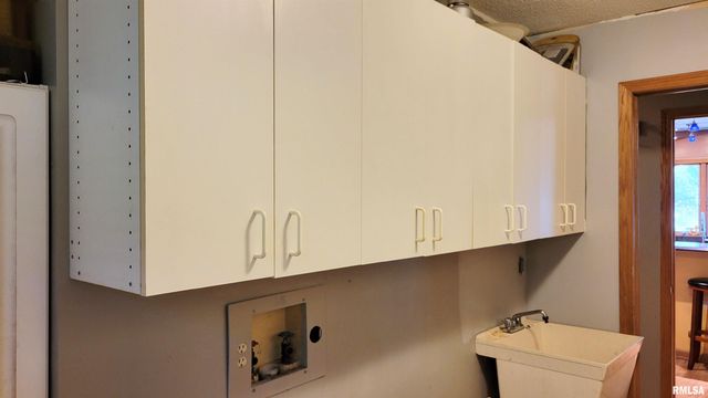 3898 COUNTRY CLUB Road, Carbondale, IL 62901