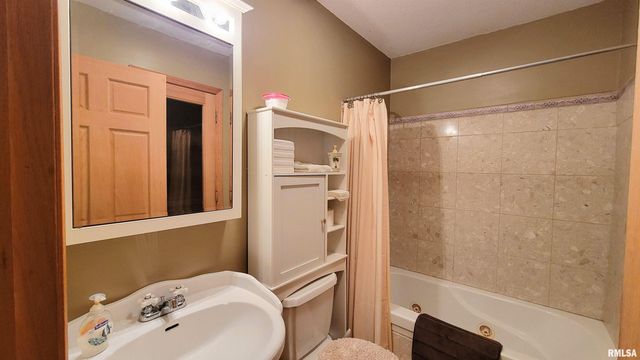 3898 COUNTRY CLUB Road, Carbondale, IL 62901