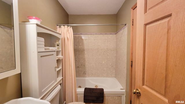 3898 COUNTRY CLUB Road, Carbondale, IL 62901