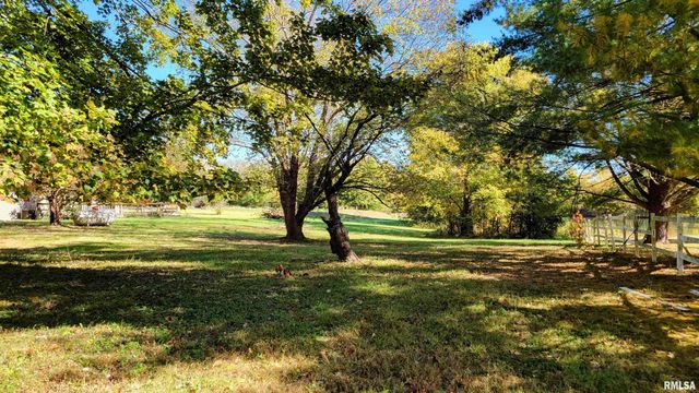 3898 COUNTRY CLUB Road, Carbondale, IL 62901