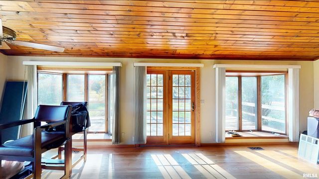 3898 COUNTRY CLUB Road, Carbondale, IL 62901