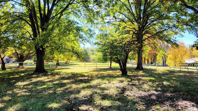 3898 COUNTRY CLUB Road, Carbondale, IL 62901