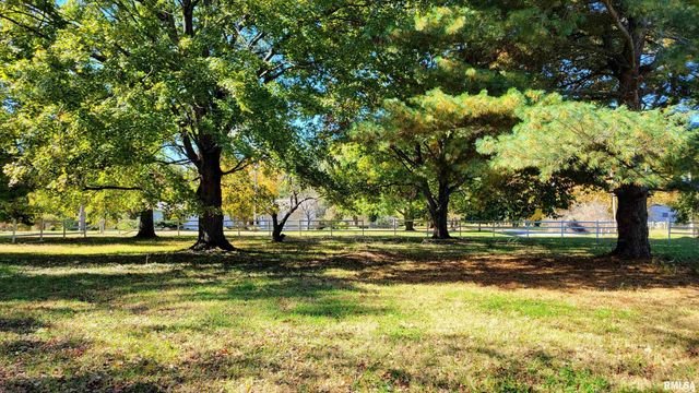 3898 COUNTRY CLUB Road, Carbondale, IL 62901