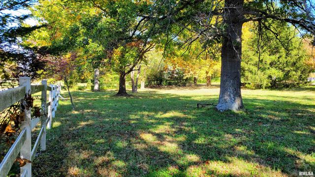 3898 COUNTRY CLUB Road, Carbondale, IL 62901