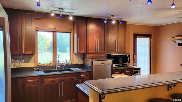 3898 COUNTRY CLUB Road, Carbondale, IL 62901