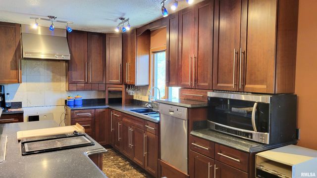 3898 COUNTRY CLUB Road, Carbondale, IL 62901