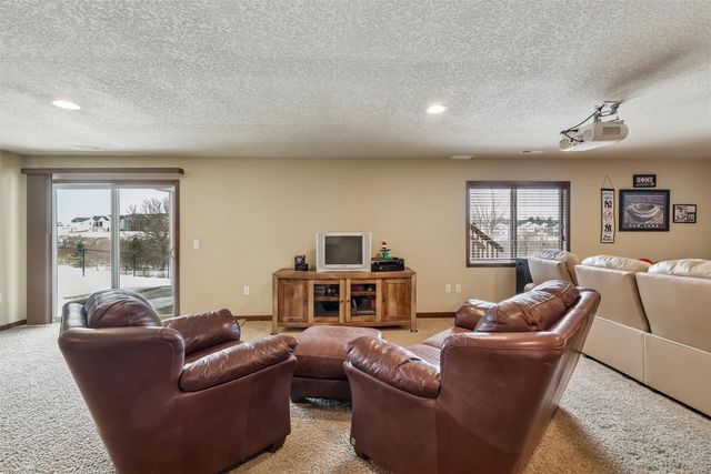 5515 NE Hillcrest Drive, Ankeny, IA 50021