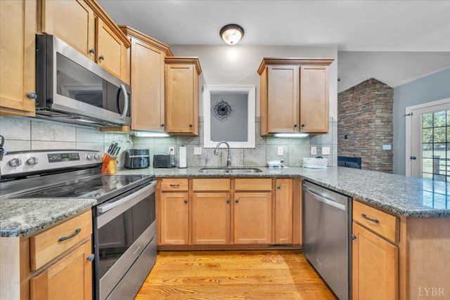 1017 Hooper Woods Drive, Forest, VA 24551