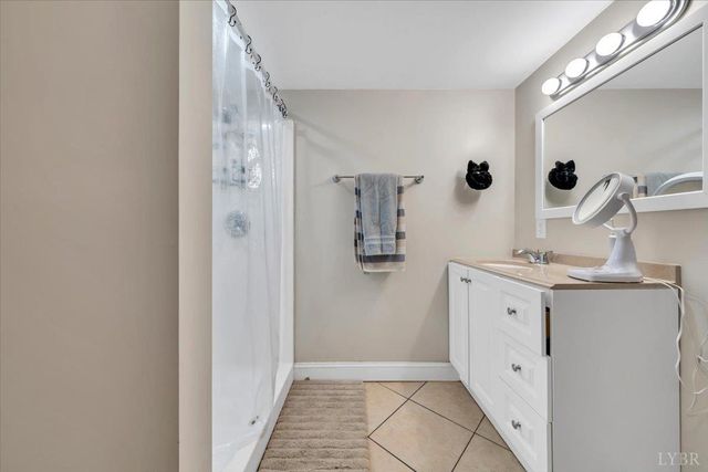 1017 Hooper Woods Drive, Forest, VA 24551