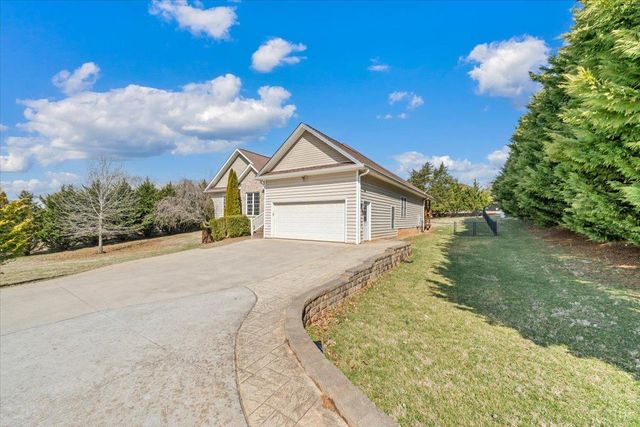 1017 Hooper Woods Drive, Forest, VA 24551