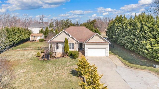 1017 Hooper Woods Drive, Forest, VA 24551