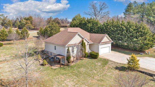 1017 Hooper Woods Drive, Forest, VA 24551