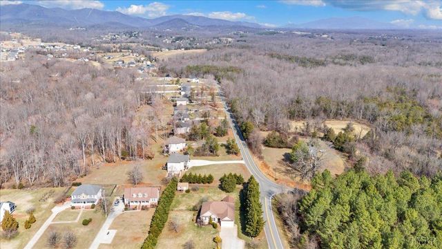 1017 Hooper Woods Drive, Forest, VA 24551