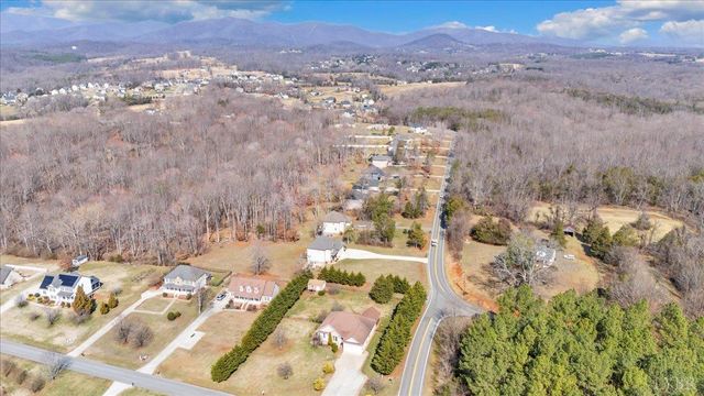 1017 Hooper Woods Drive, Forest, VA 24551