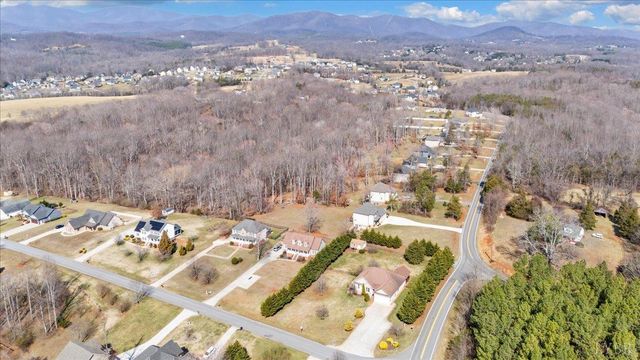 1017 Hooper Woods Drive, Forest, VA 24551