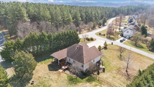 1017 Hooper Woods Drive, Forest, VA 24551