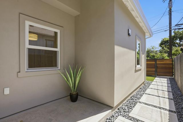 3025 7th Ave, Sacramento, CA 95817