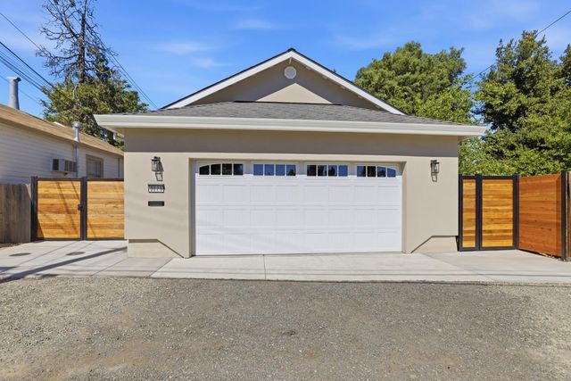 3025 7th Ave, Sacramento, CA 95817