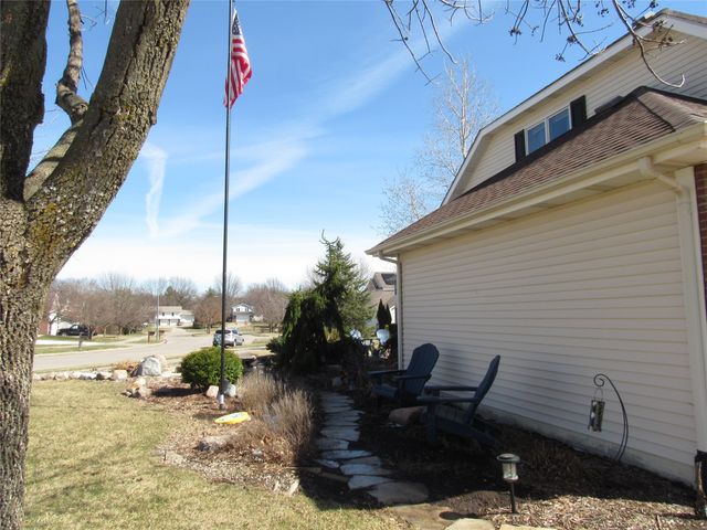 7087 Hillcrest Court, Johnston, IA 50131