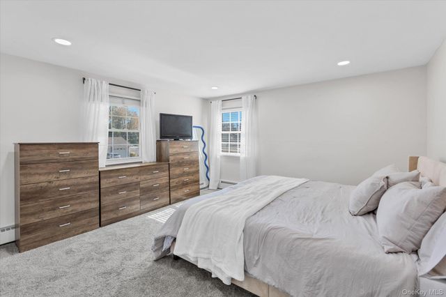 23 Skyview Place, Melville, NY 11747