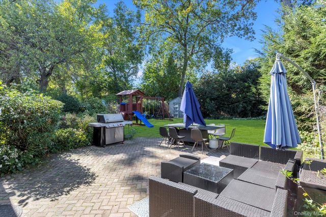 23 Skyview Place, Melville, NY 11747