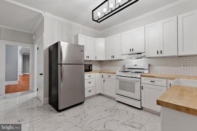 2802 GUILFORD AVE, Baltimore, MD 21218