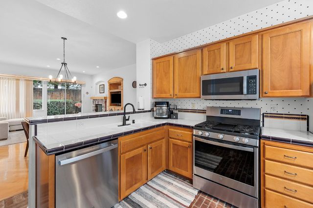 124 Montgomery St, Roseville, CA 95678