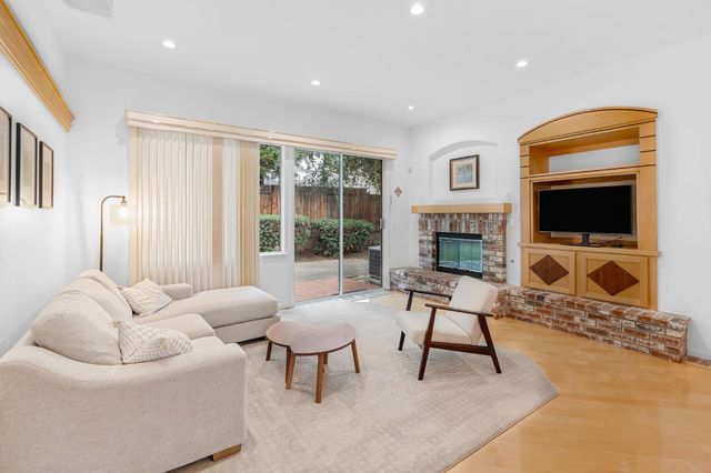 124 Montgomery St, Roseville, CA 95678