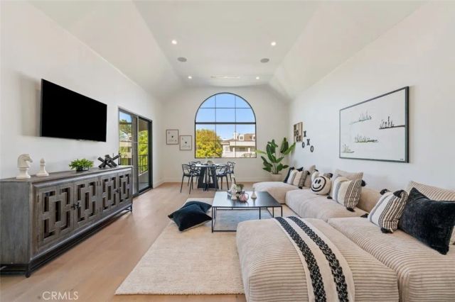 4645 Westchester, Woodland Hills, CA 91364