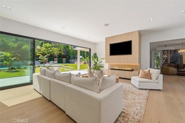 4645 Westchester, Woodland Hills, CA 91364