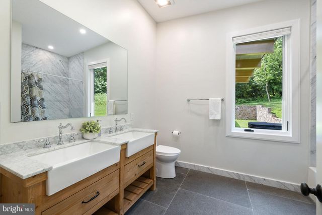 222 VAUGHNDOM WAY, Martinsburg, WV 25404