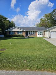 804 Fayetteville Avenue, Carolina Beach, NC 28428